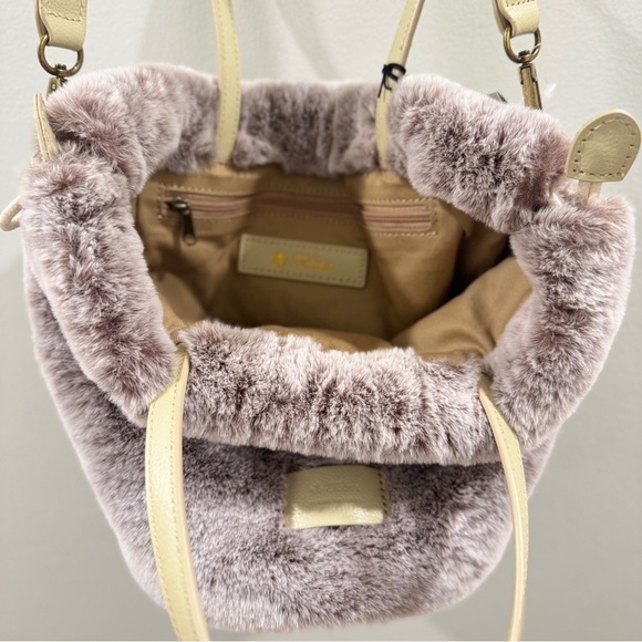 Japanese Chic Faux Fur Bucket Bag with Tan Straps - Picture 7 of 8